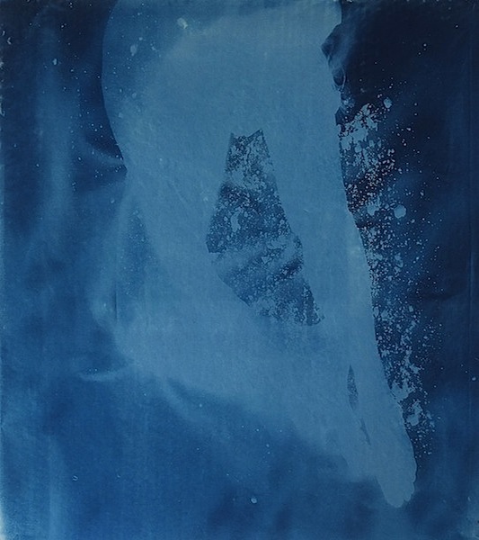 Klara Meinhardt: Egosun #3, 2016, Cyanotypie auf Leinwand, 117 x 104 cm